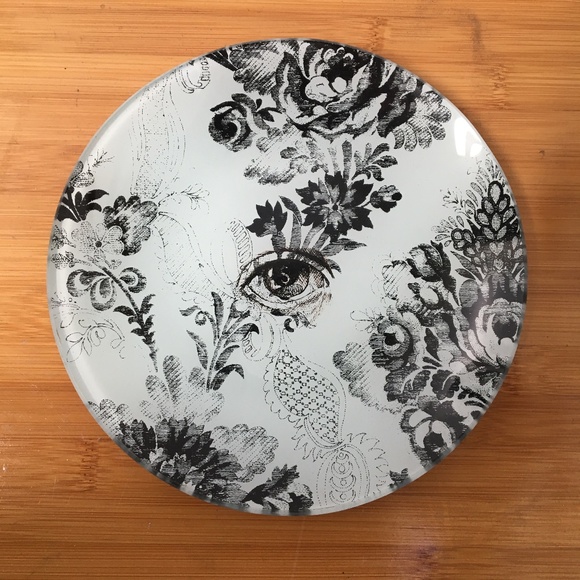 ⭐️ $10 - URBAN OUTFITTERS TOILE GLASS PLATE - RARE! - Picture 1 of 6